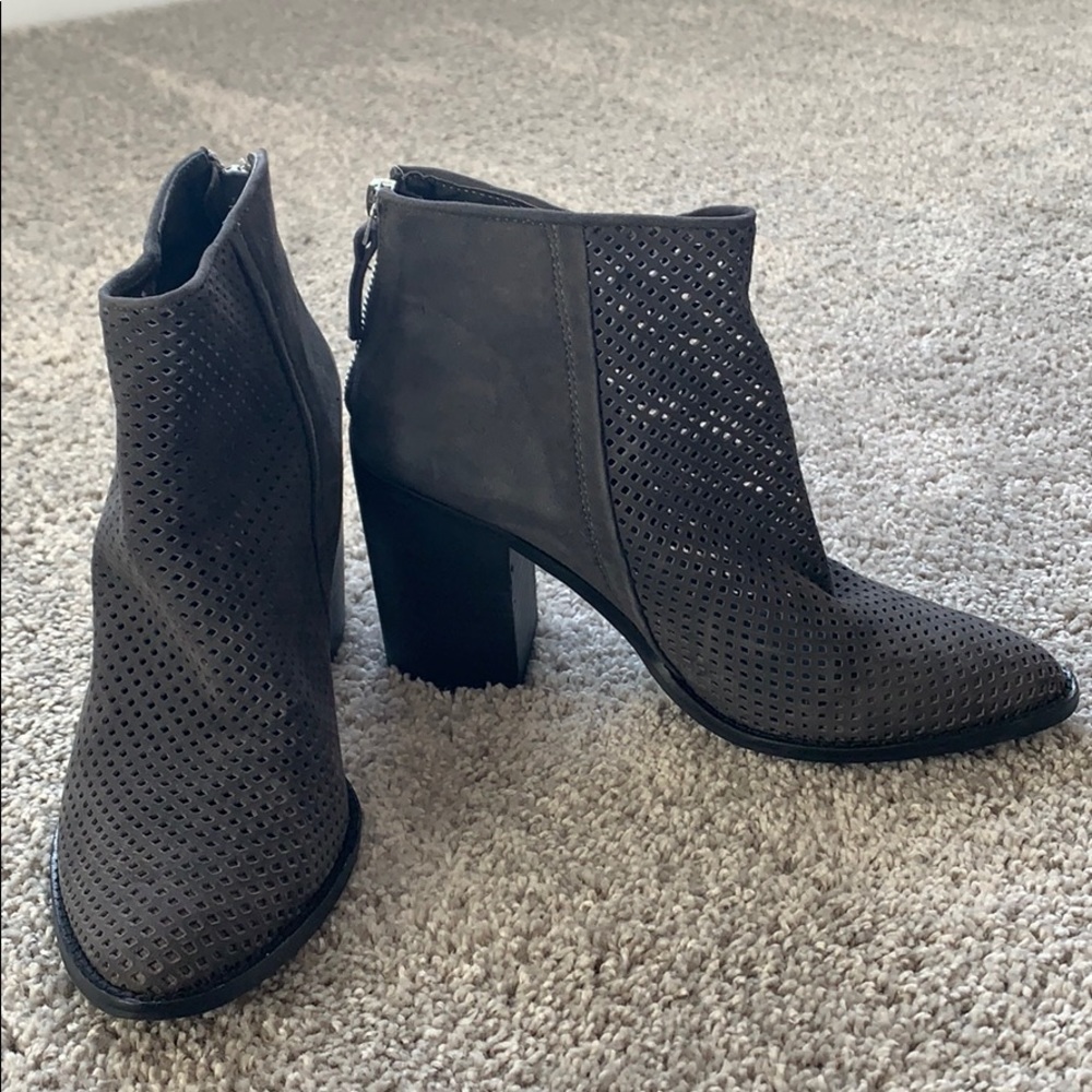 Steve Madden Rumble Bootie Grey Suede
